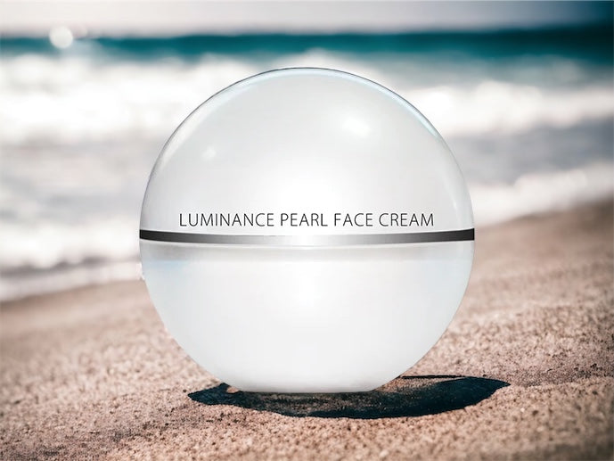 LUMINANCE PEARL GESICHTSCREME ist eine luxuriöse Anti-Aging-Gesichtspflege mit feinstem Perlen- und Diamantpulver zur Straffung und Aufhellung der Gesichtshaut. 